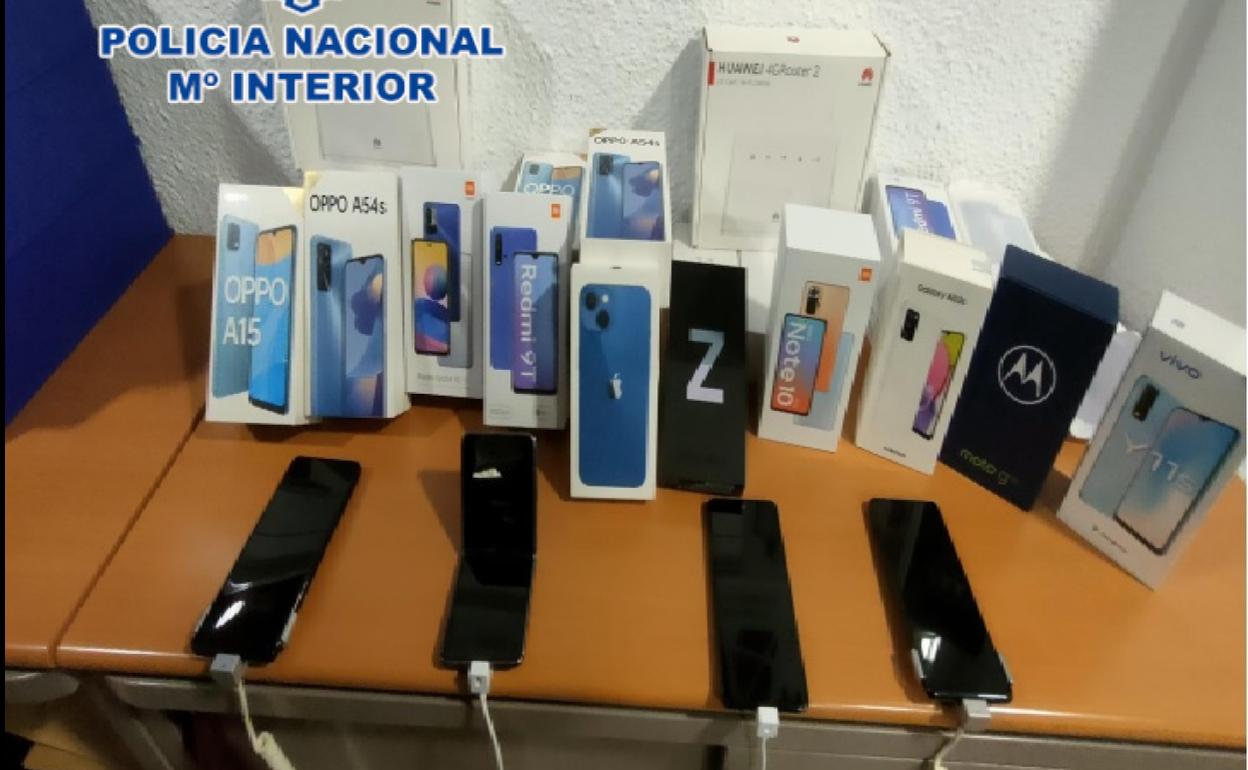 Detenidos dos hombres acusados de robar teléfonos en El Ejido y huir en un coche sustraído en Murcia