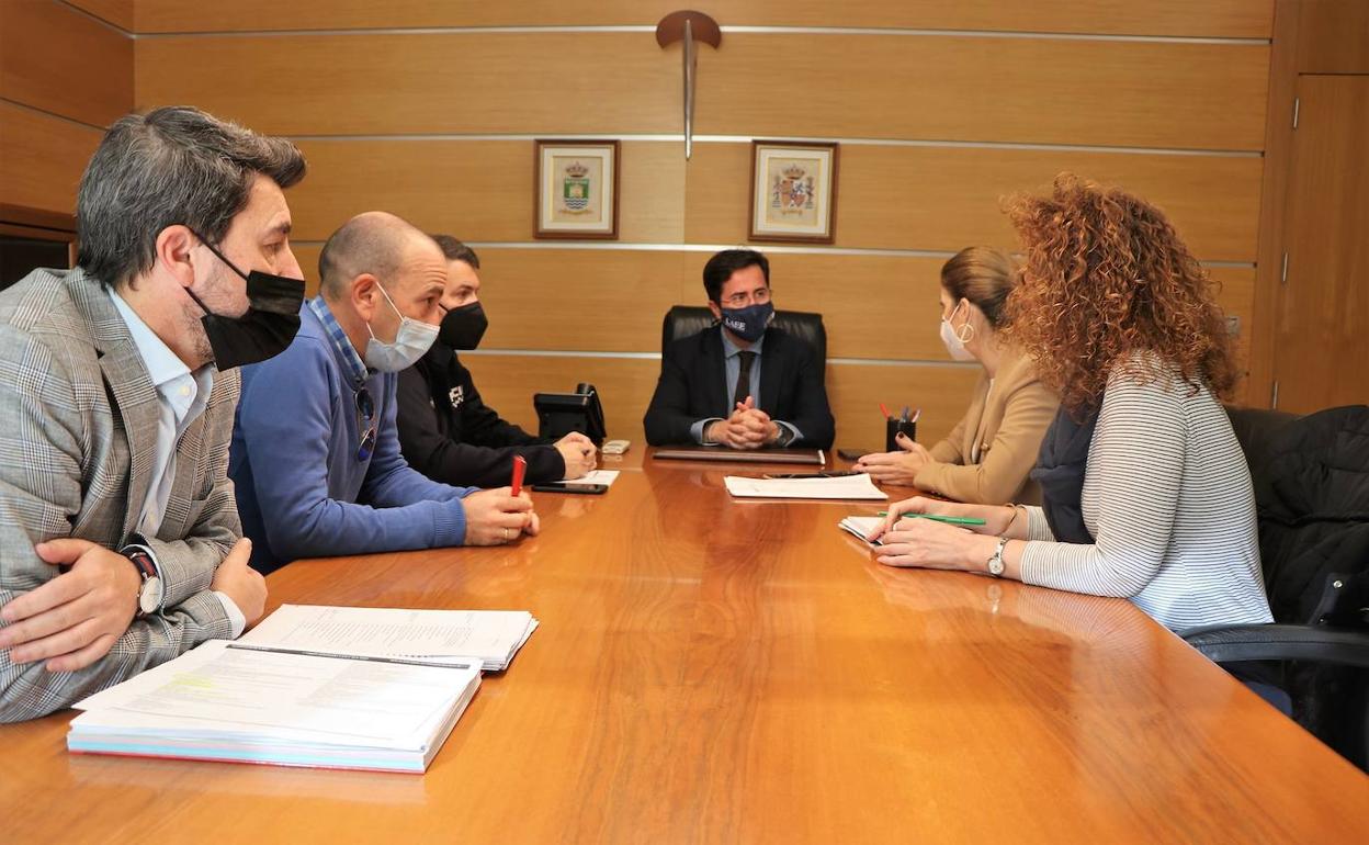 El programa 'Cuidando El Ejido' comienza a cambiar la imagen de las fachadas