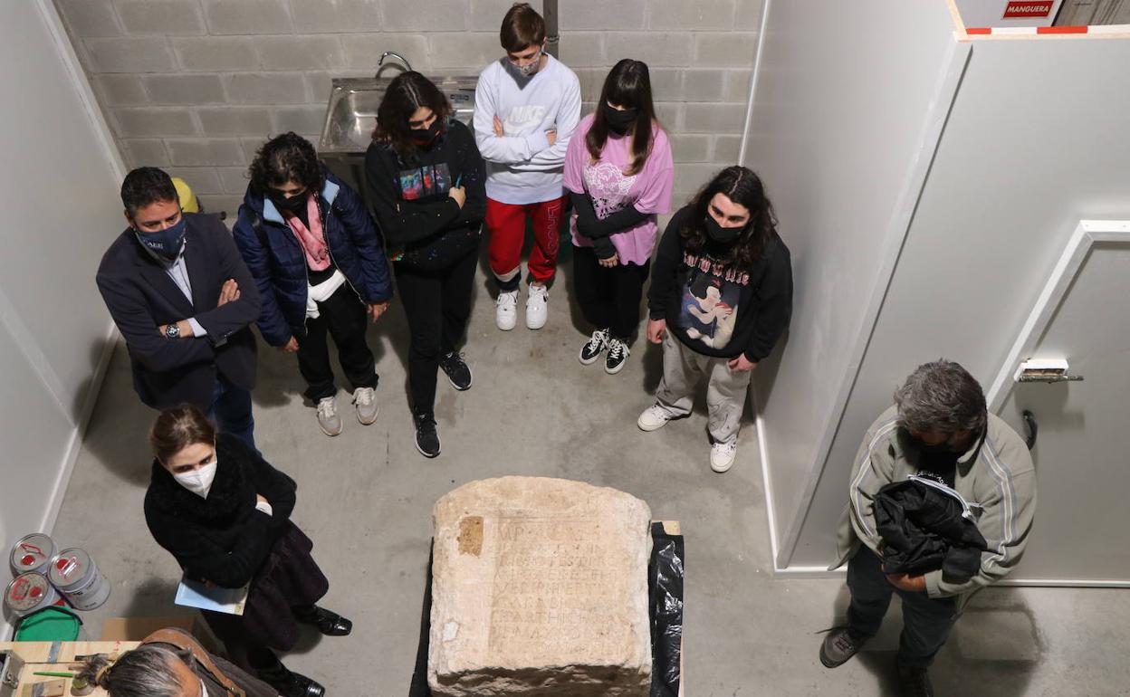 Los niños de El Ejido se acercan al conocimiento de la historia de Murgi y la restauración
