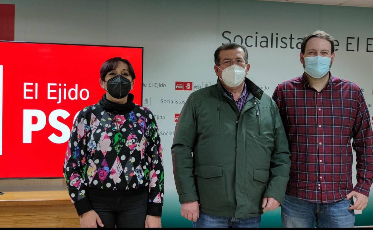 Maribel Carrión, José Miguel Alarcón y Juan Antonio López Escobar. 