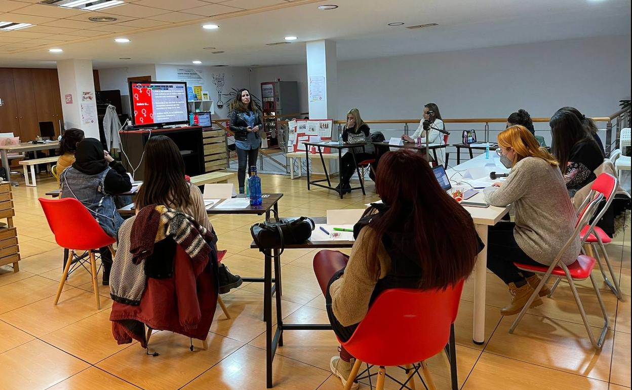 La Tribu de Emprendedoras 'tiesas' ayuda a iniciar el camino a emprender