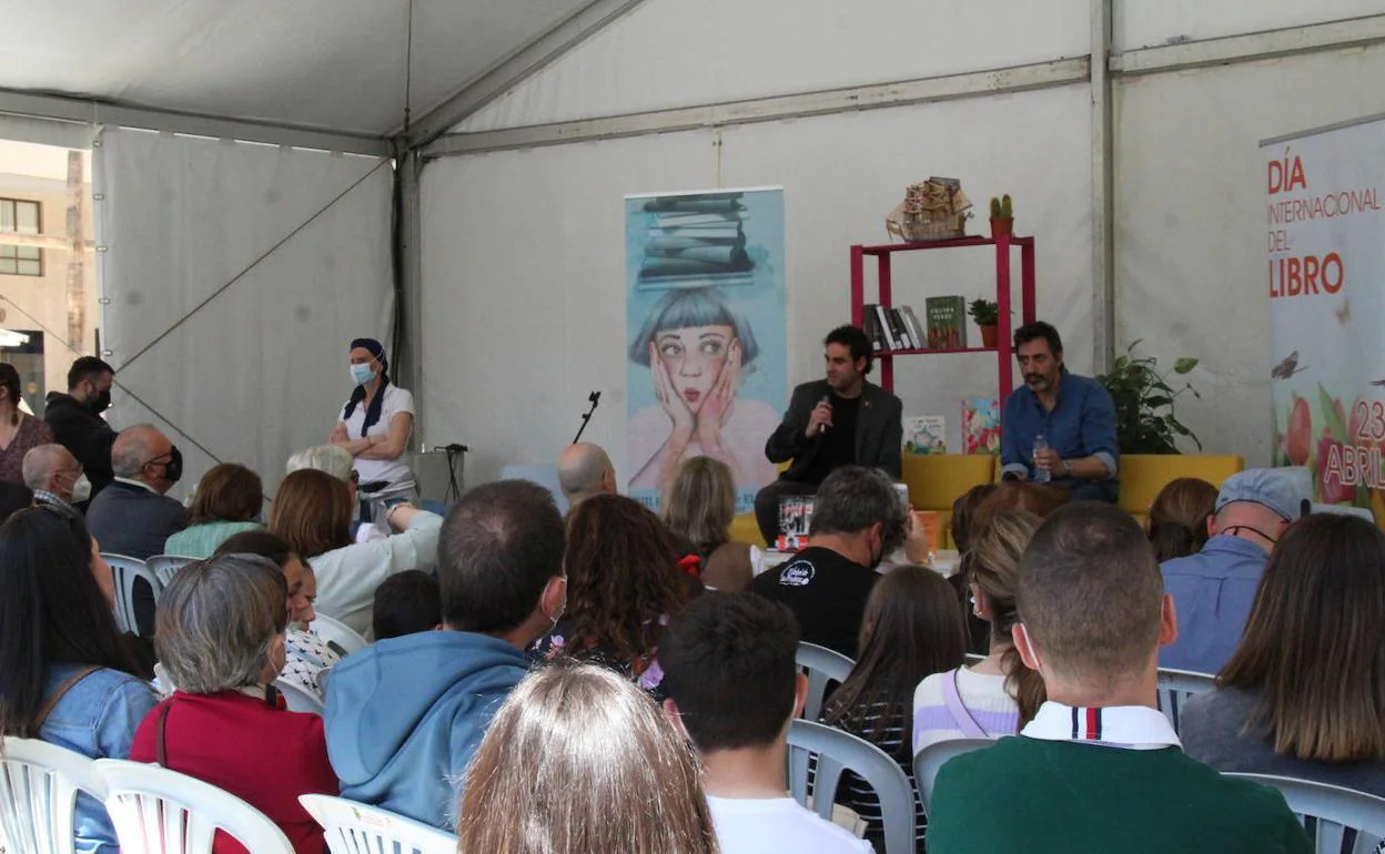 El Ejido vive una Feria del Libro con mucho sabor