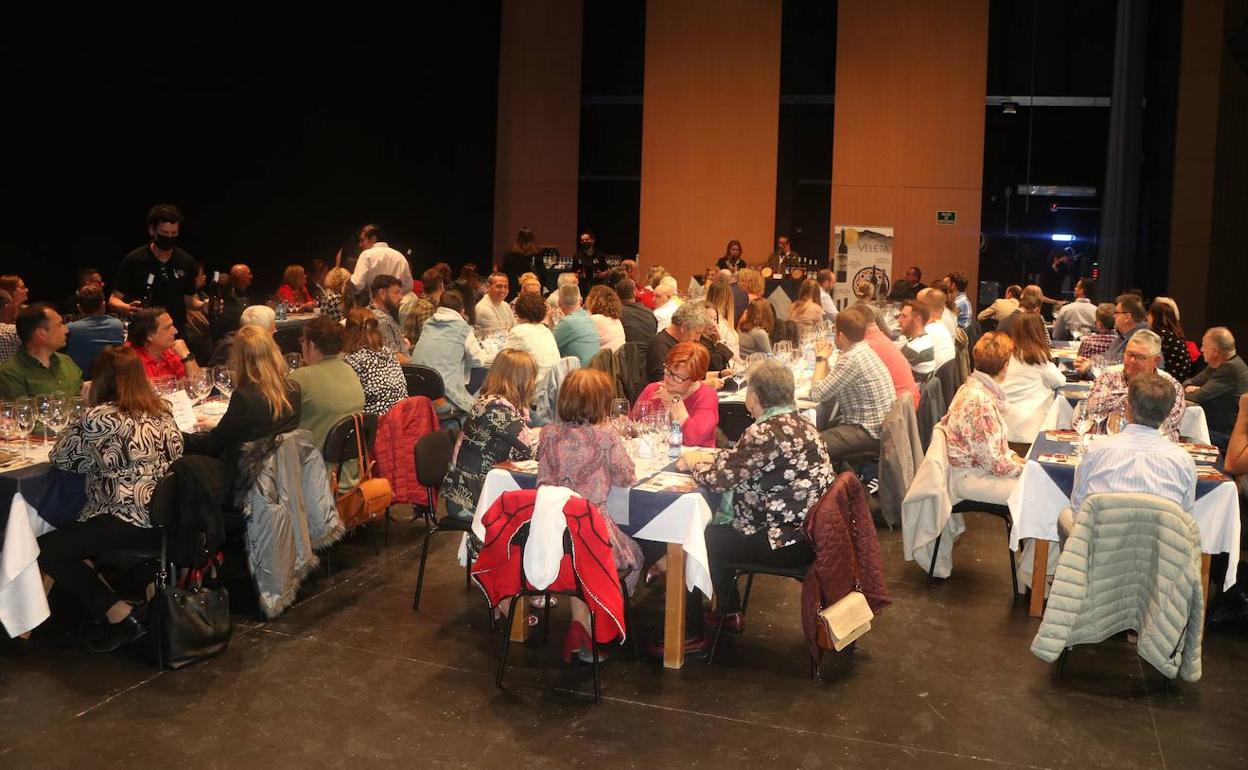 Una 'Cata de Vinos' llena las tablas del Auditorio de sabor y aroma a San Marcos