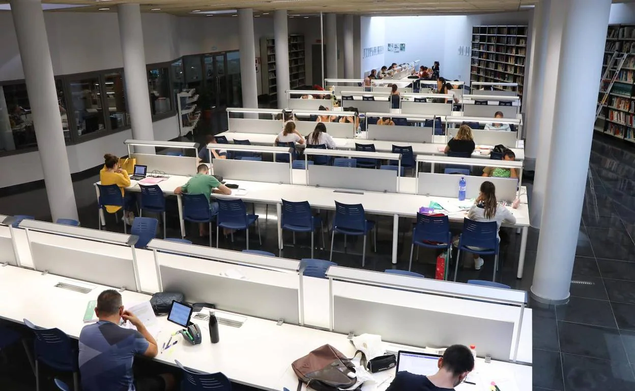 La Biblioteca abrirá por primera vez los domingos para facilitar el estudio