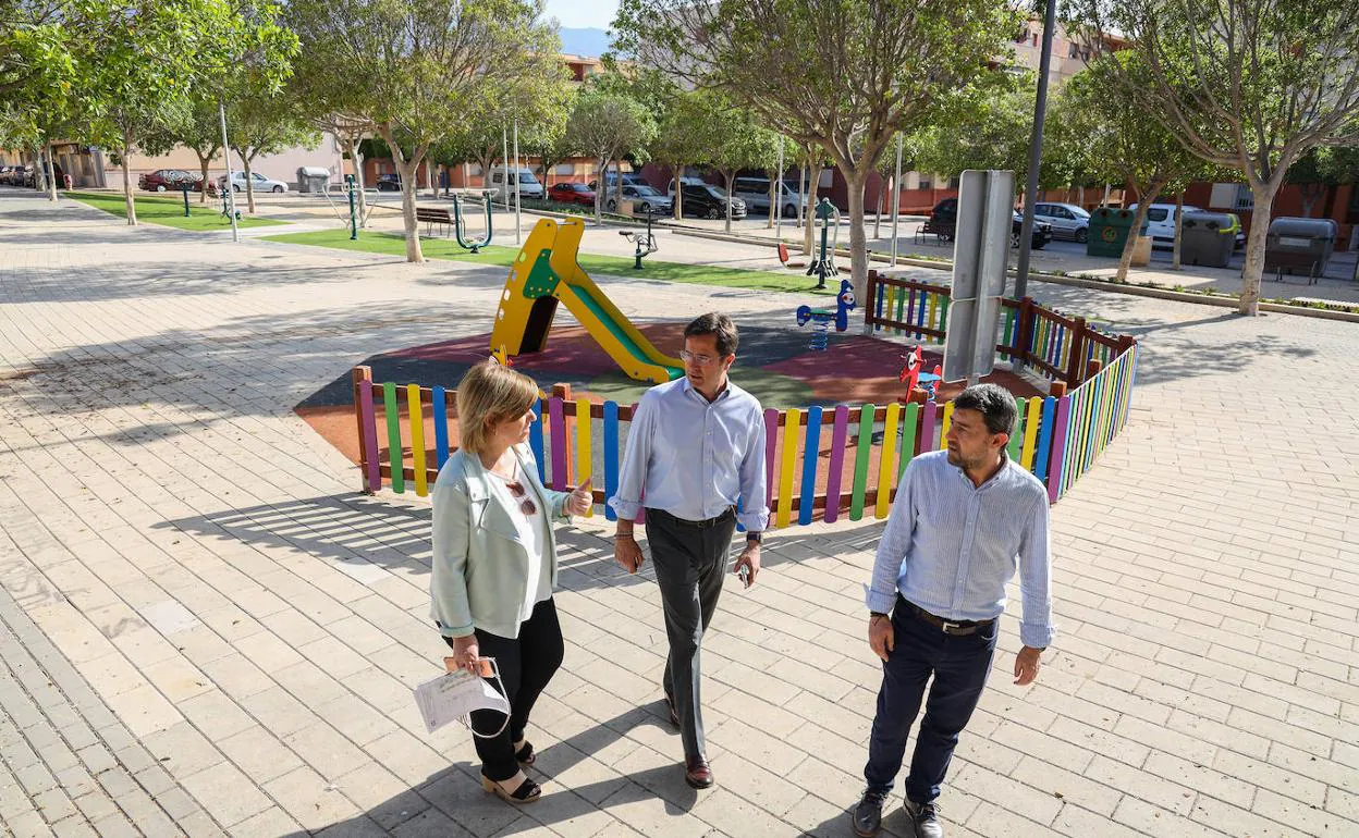 Los vecinos de La Loma de La Mezquita ya pueden disfrutar de la nueva Plaza Cabriles