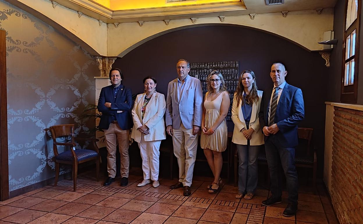 Rafael Burgos, Verónica Gómez, Vicente García, Rosa Maldonado, María Herminia Padial y Cecilio Vargas. 