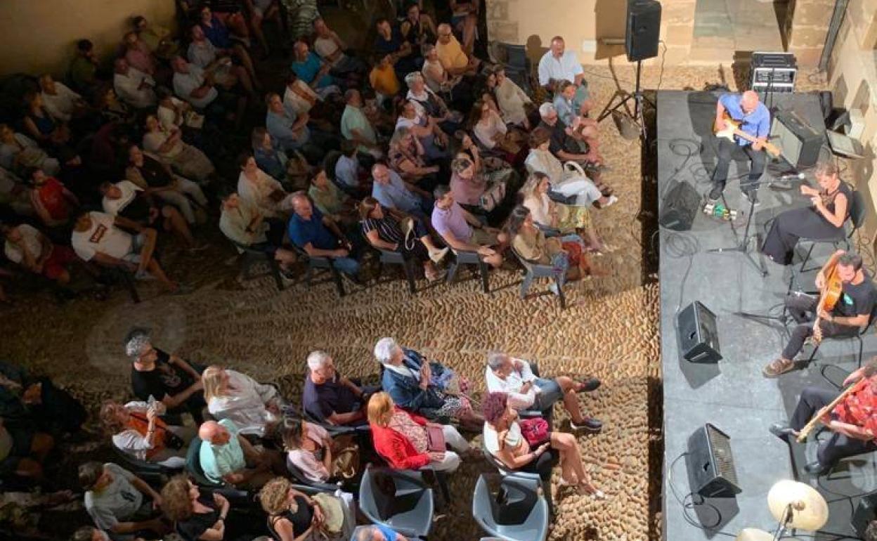 El ciclo de conciertos del Castillo de Guardias Viejas echa el cierre con Diego Villegas