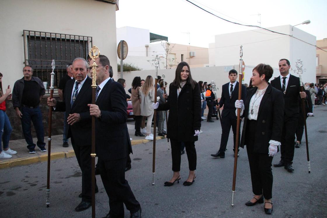 Miles de devotos acompañan al Cristo de la Buena Muerte y la Virgen de las Angustias