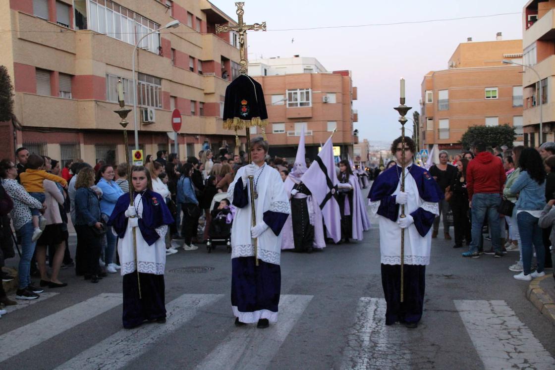 Miles de devotos acompañan al Cristo de la Buena Muerte y la Virgen de las Angustias