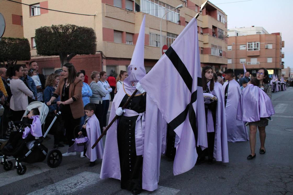 Miles de devotos acompañan al Cristo de la Buena Muerte y la Virgen de las Angustias