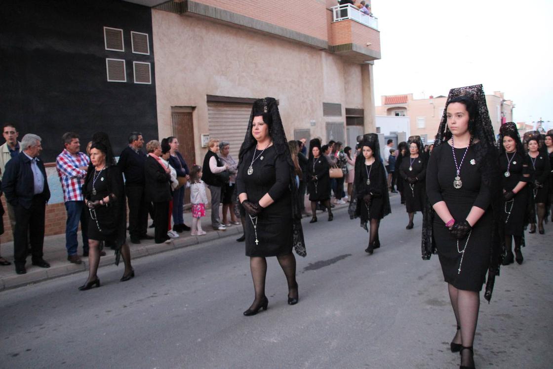 Miles de devotos acompañan al Cristo de la Buena Muerte y la Virgen de las Angustias