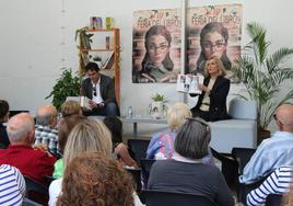 «Prefiero que los personajes no estén vivos para que no me tengan que leer»