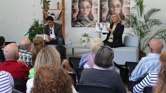 «Prefiero que los personajes no estén vivos para que no me tengan que leer»