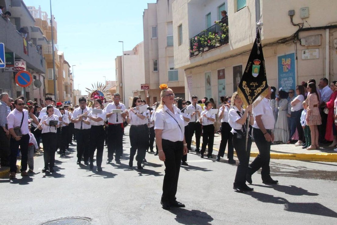 Miles de personas acompañan a San Marcos en su día grande