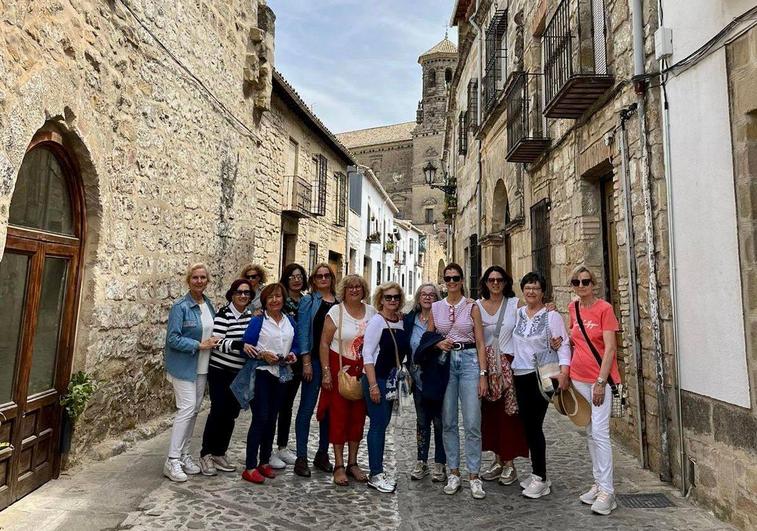 Las asociaciones de Mujeres de Las Norias, Almerimar y Rosa Chacel visitan Úbeda y Baeza