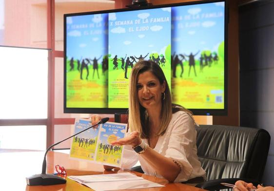 Delia Mira durante la presentación de la programación de la Semana de la Familia.