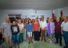 Todos los componentes de la candidatura posan tras la presentación.