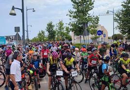 Cientos de familias se lanzan a la calle para disfrutar del Día de la Bicicleta de El Ejido