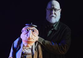 «Las marionetas nos roban la energía, nos vampirizan la vida y a través de nuestras manos existen»