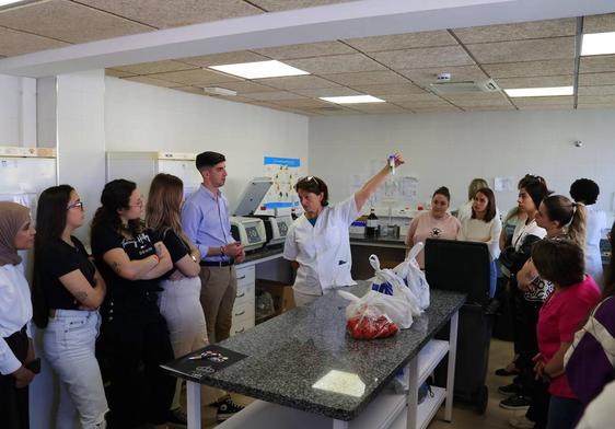 El CUAM abre sus puertas a un grupo de estudiantes