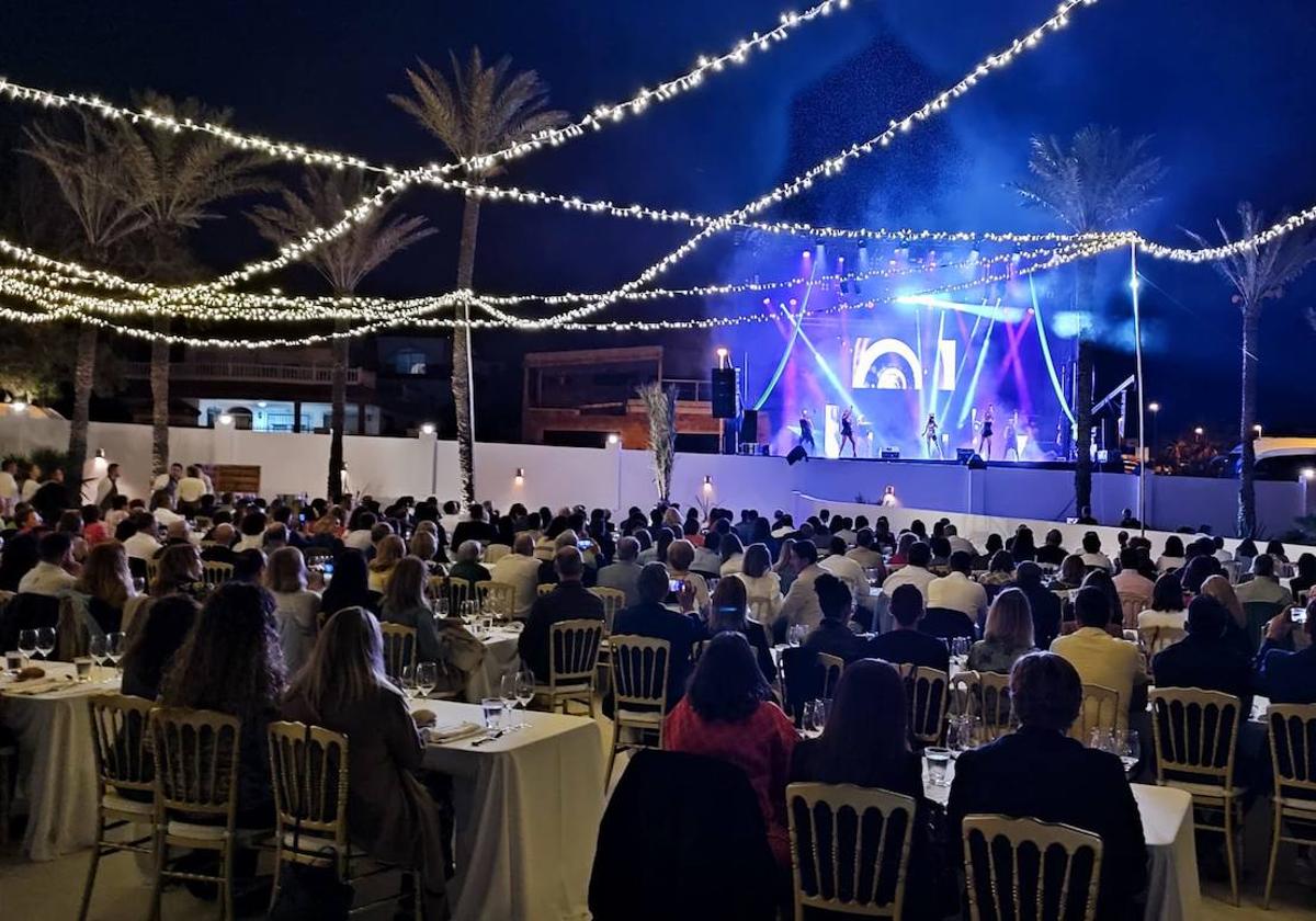 El Teatro Comestible conforma un cóctel de éxito en Paraíso al Mar