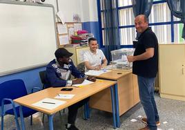 Cierran los colegios electorales y comienza el voto por correo