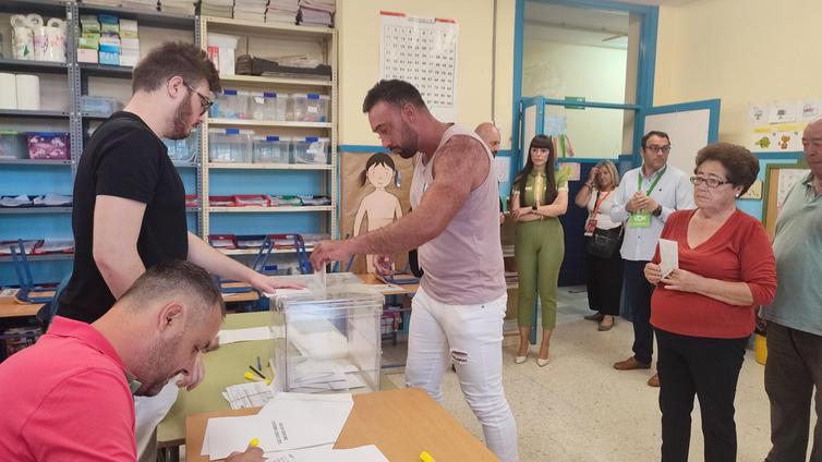 Los 26 colegios electorales del municipio comienzan a funcionar sin incidencias