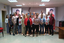 Maribel Carrión con parte de su equipo, pero con la ausencia del número 2 y secretario general de los socialistas ejidenses, José Miguel Alarcón.