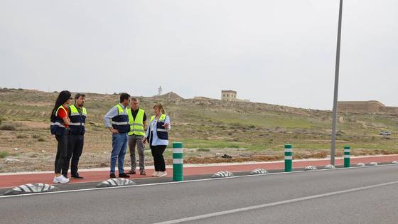 El carril bici entre Balerma y Guardias Viejas, a falta de iluminación y señalización