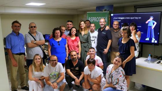 Los usuarios de Asprodesa se acercan a las redes sociales con seguridad