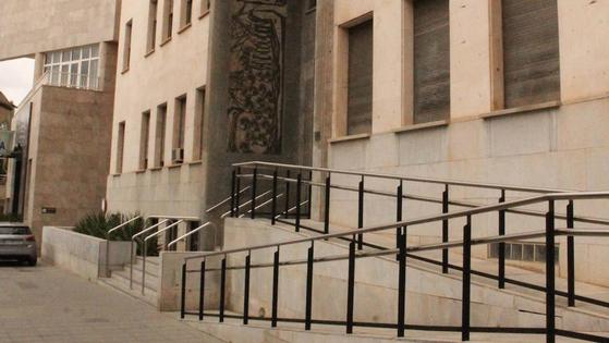 Aplazan al viernes el juicio contra el gerente de un club de copas con 16 empleadas sin dar de alta
