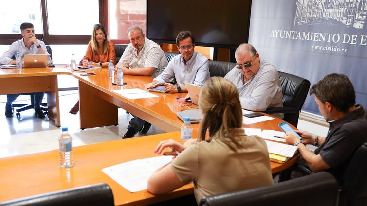 La instalación de placas solares fotovoltaicas en el Ayuntamiento generará un ahorro anual de 32.000 euros