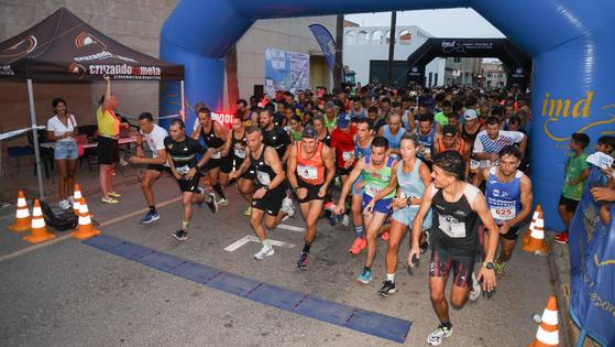 Cerca de medio millar de corredores se dan cita en la Nocturna de Balerma