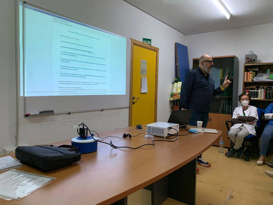 Profesionales de Distrito Sanitario Poniente se instruyen sobre el derecho a recibir ayuda para morir