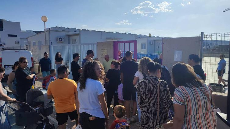 Alrededor de 180 alumnos del CEIP Bahía Almerimar inician curso en prefabricadas
