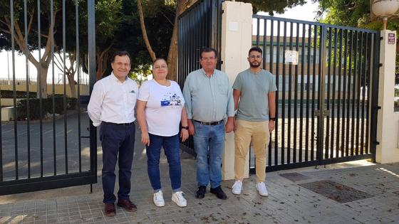 El PSOE acusa al alcalde de tapar los incumplimientos de Moreno Bonilla en educación
