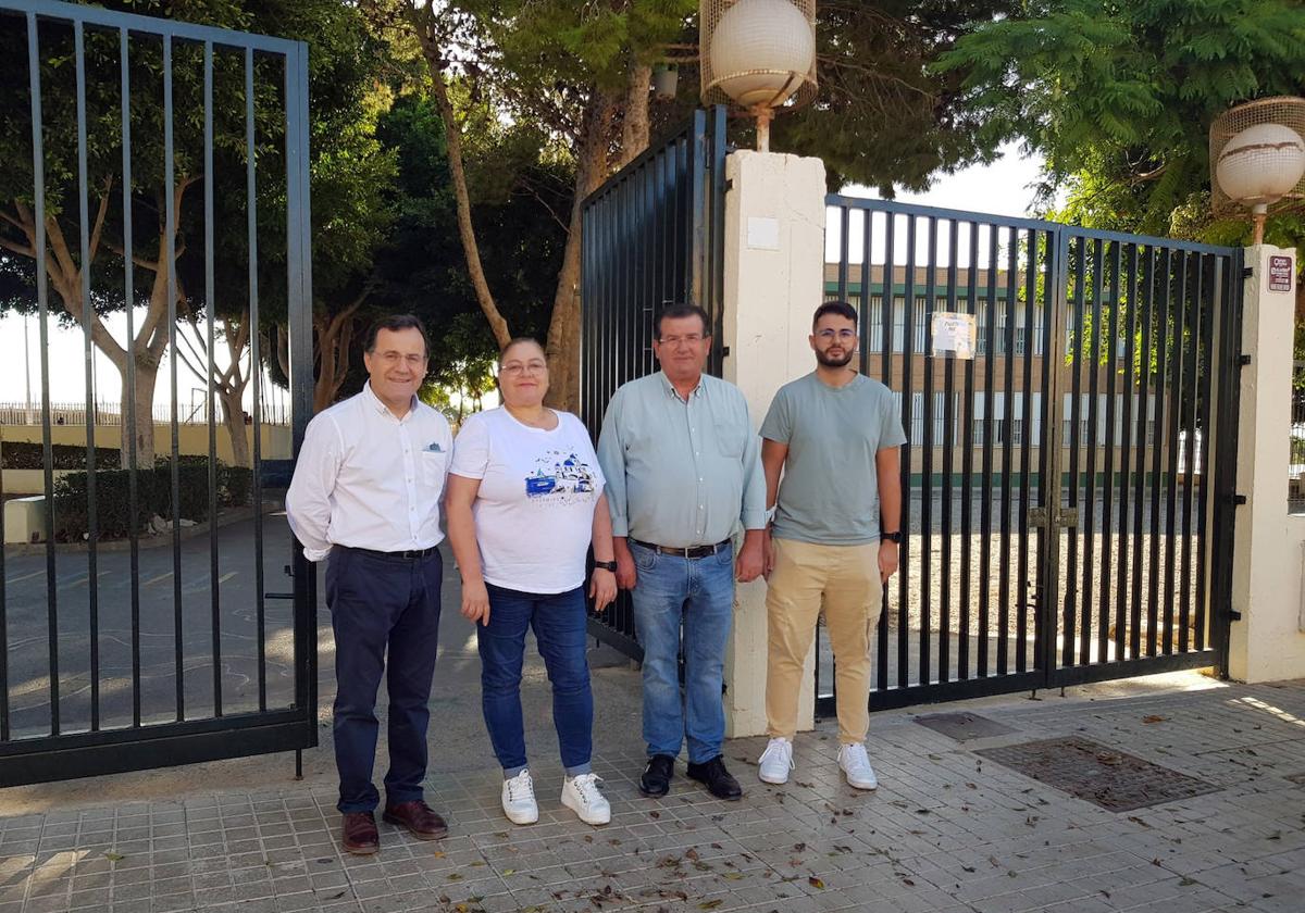 El PSOE acusa al alcalde de tapar los incumplimientos de Moreno Bonilla en educación