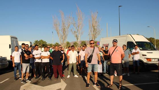 Los comerciantes del mercadillo de El Ejido piden que les dejen trabajar todas las semanas