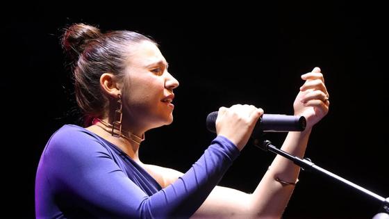 Música, magia, acrobacia y baile hacen brillar a la VIII Gala benéfica de la Asociación Murgi