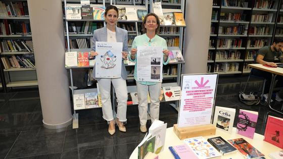 La biblioteca de El Ejido se llena de escolares y con la magia de los cuentacuentos