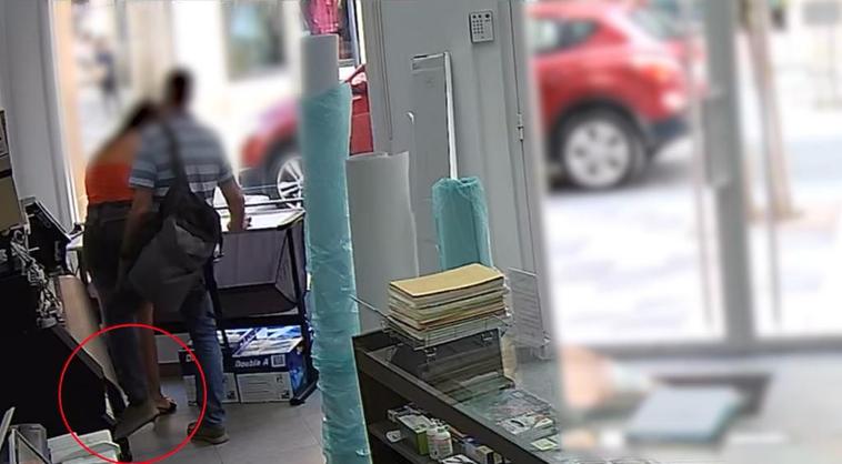 Una imagen del detenido realizando una grabación.