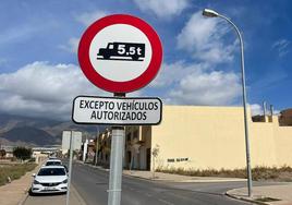 El PSOE pide una solución al tráfico de vehículos pesados en Santa María del Águila