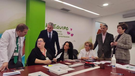 El Hospital de Poniente facilita que enfermos en fase terminal se despidan de sus mascotas