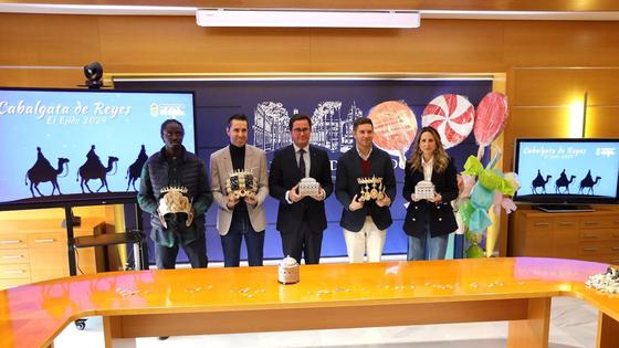 Los periodistas Fran García y Alberto García, y el futbolista Neto, emisarios de los Reyes Magos