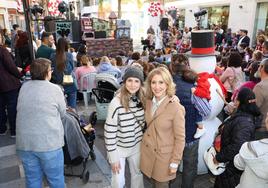 El centro de El Ejido se convierte en el 'Cuento de Navidad' de Charles Dickens