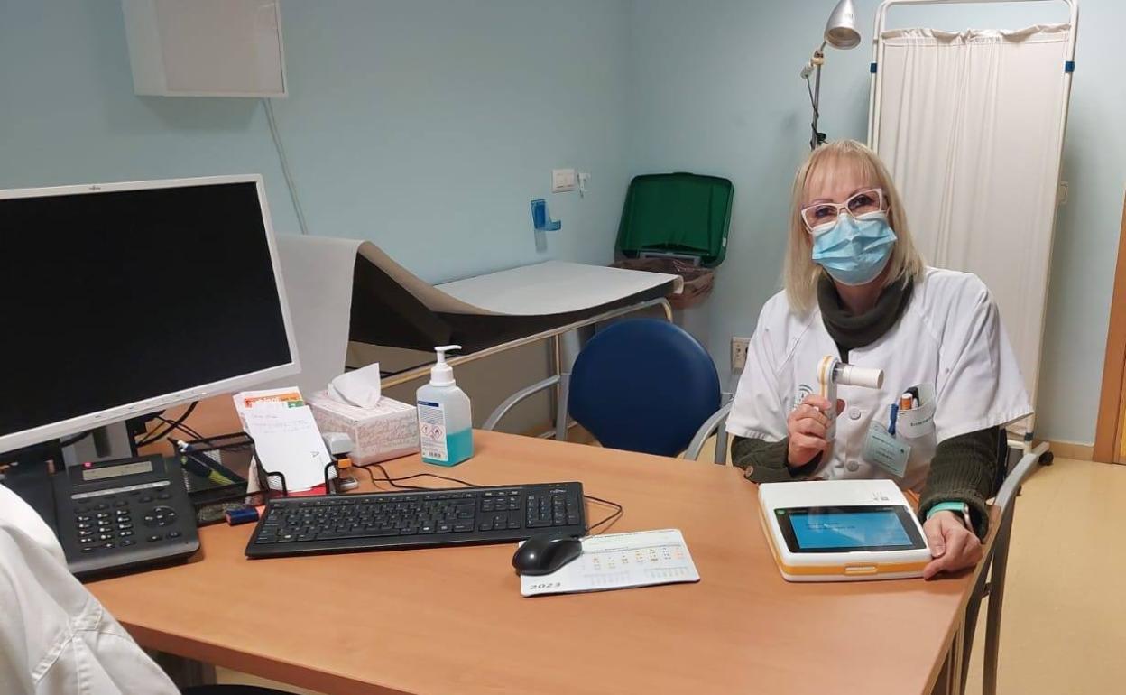 Distrito Poniente dota a los centros de salud de espirómetros