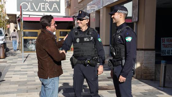 El Ayuntamiento refuerza la presencia a pie de Policía Local con el plan 'Comercio Seguro'
