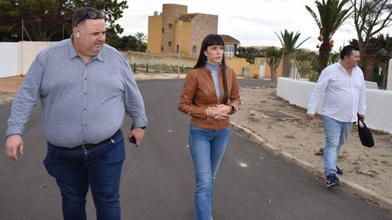 VOX denuncia que Almerimar I se haya quedado fuera de las obras de acerado