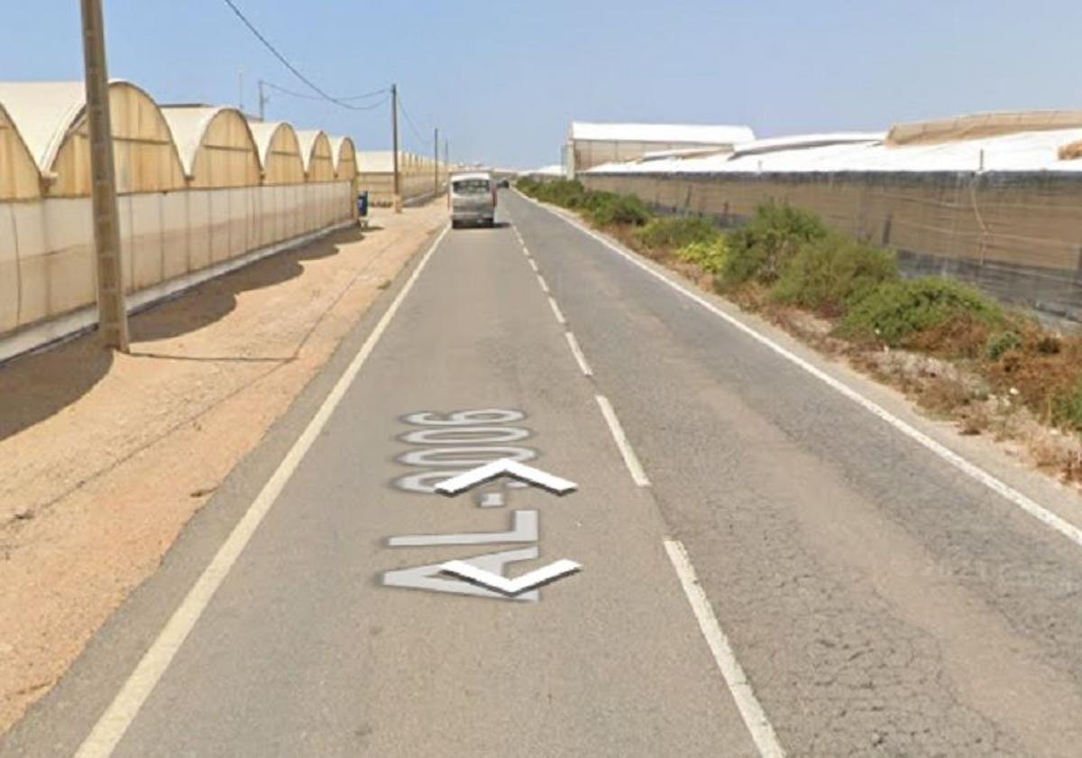 Fallecen dos personas tras el choque entre un turismo, que ha ardido, y una furgoneta en El Ejido