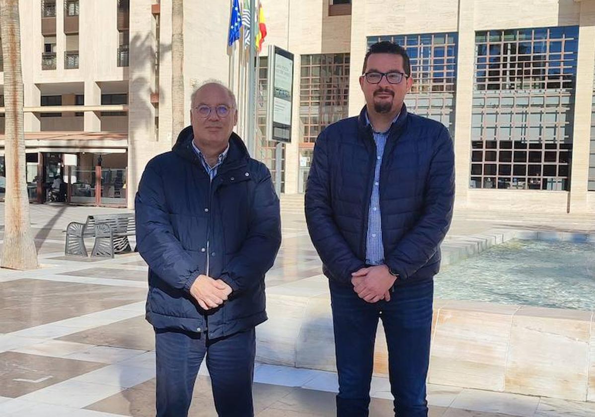 Jesús Alcaraz y Luis Cara en la Plaza Mayor de El Ejido.